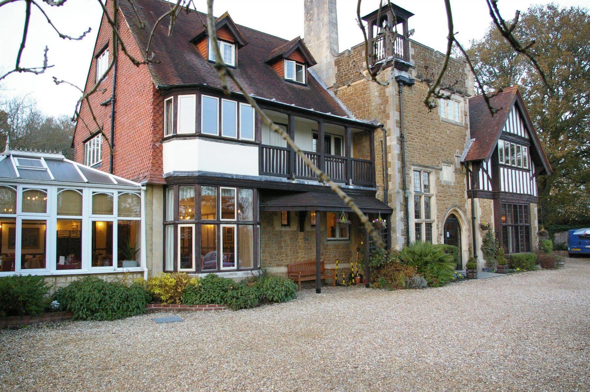 Farnham House Hotel Exterior photo